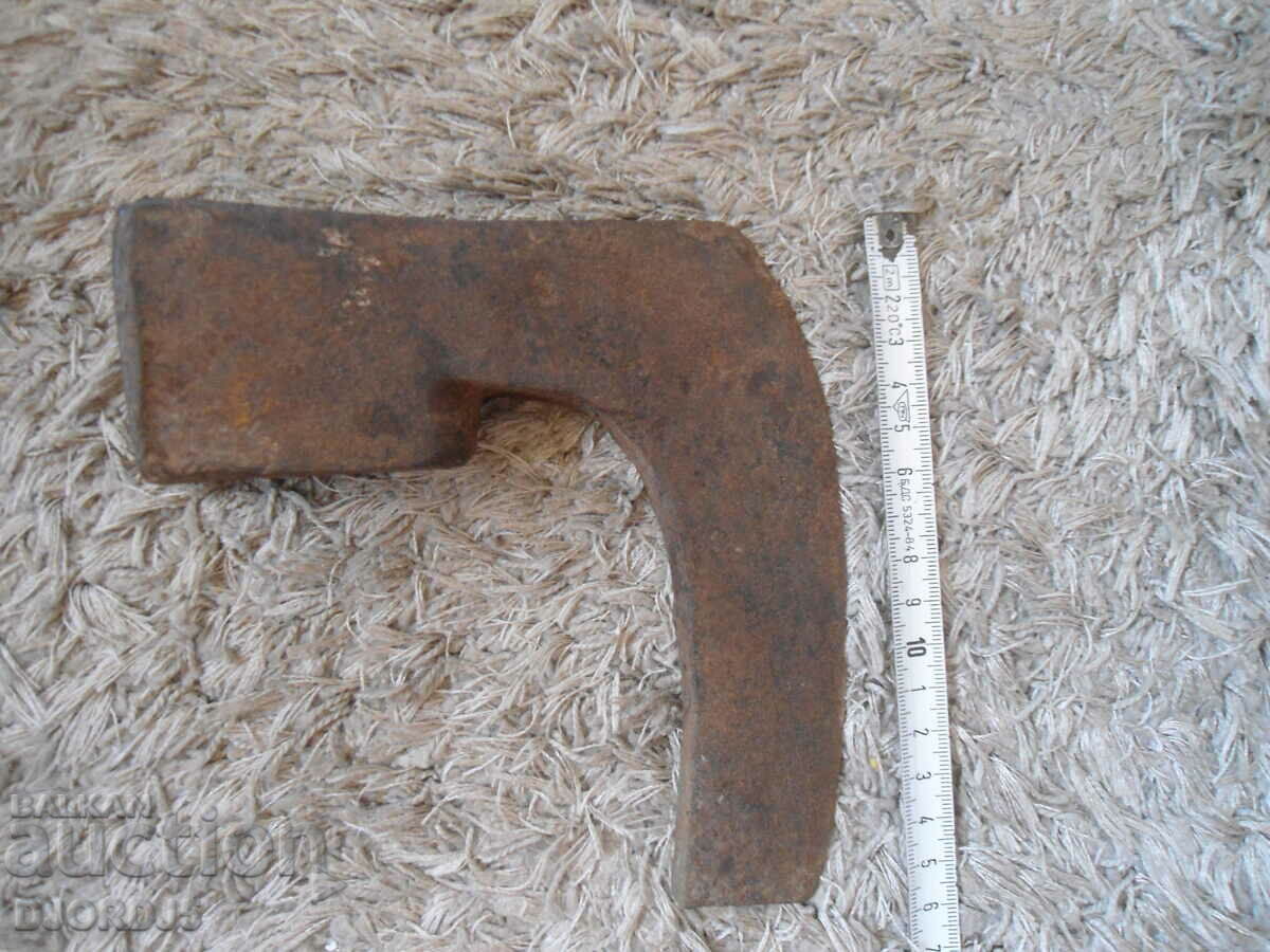 Old ax, axe, 1,140 kg. - 5 Old ax, axe, 1,140 kg. - 5