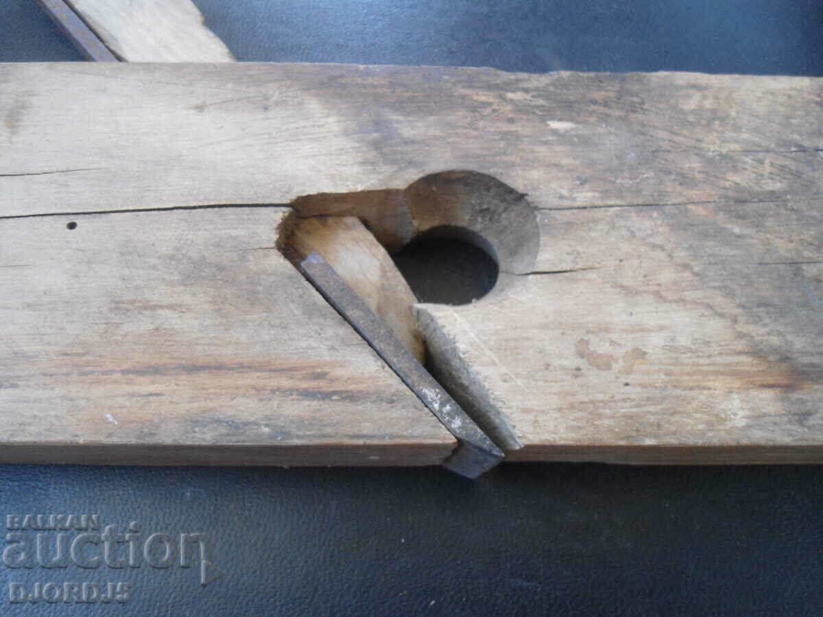 Old carpenter's plane with price 10.00 BGN | € 5.11