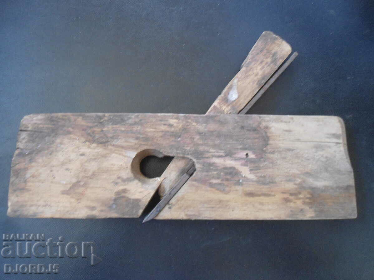 Auction  Old carpenter's plane