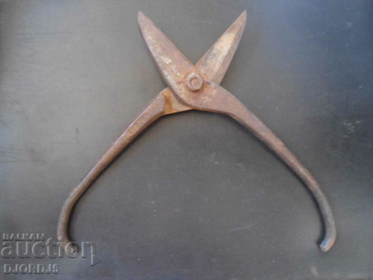 Old sheet metal shears with price 7.00 BGN | € 3.58
