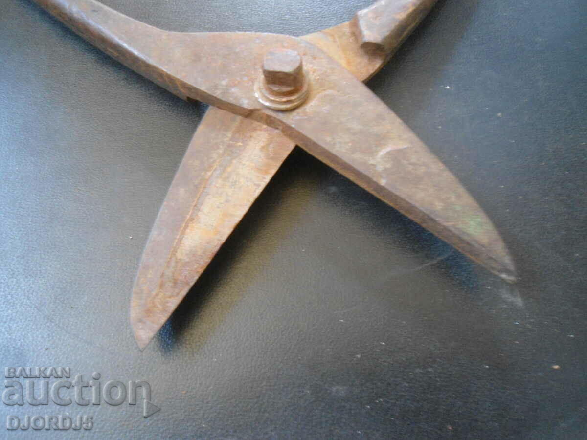 Auction  Old sheet metal shears