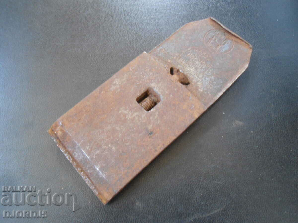 Delivery of Old carpenter's chisel, knife, markings Delivery of Old carpenter's chisel, knife, markings