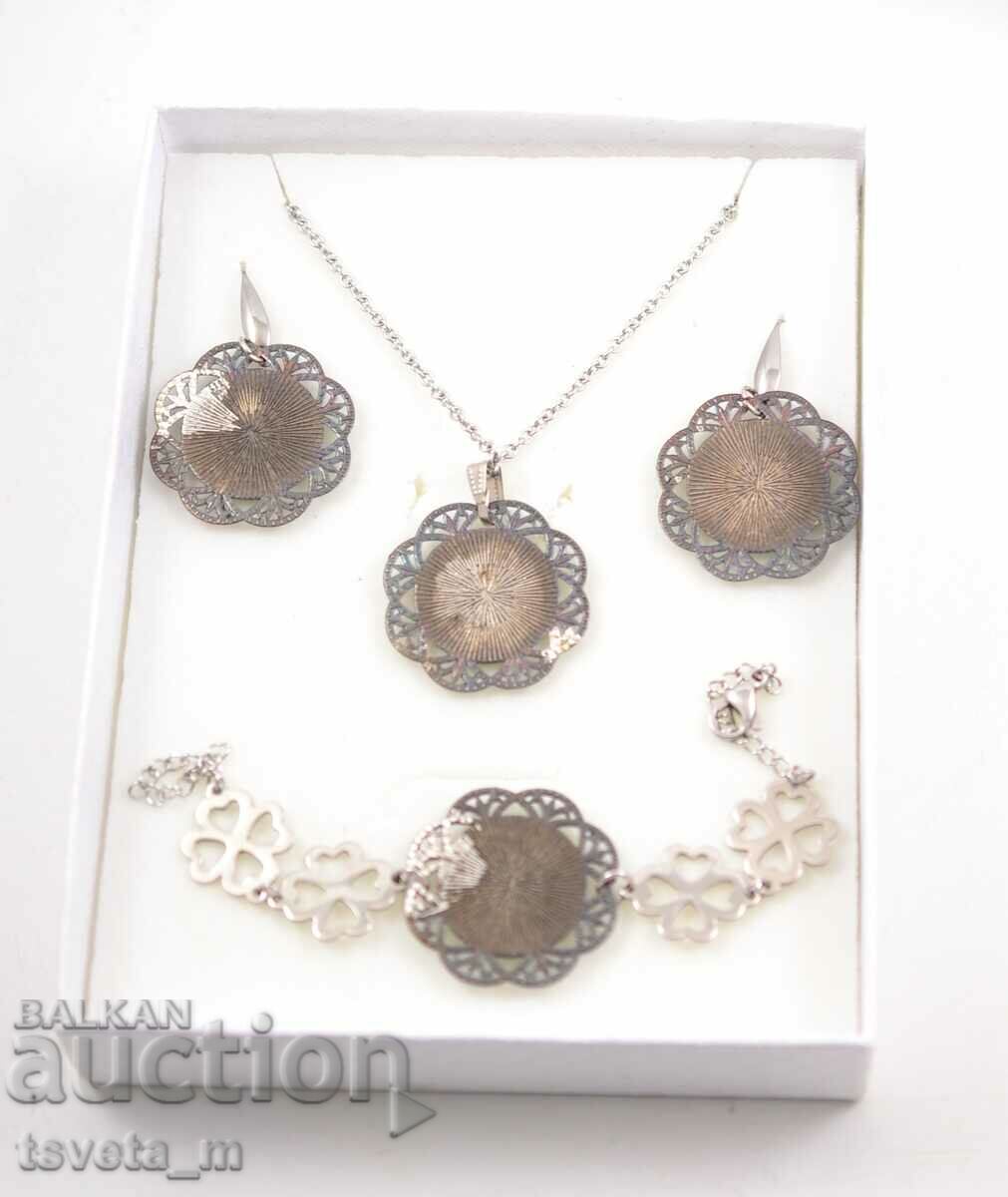 Necklace necklace earrings and bracelet set with price 15.00 BGN | € 7.67