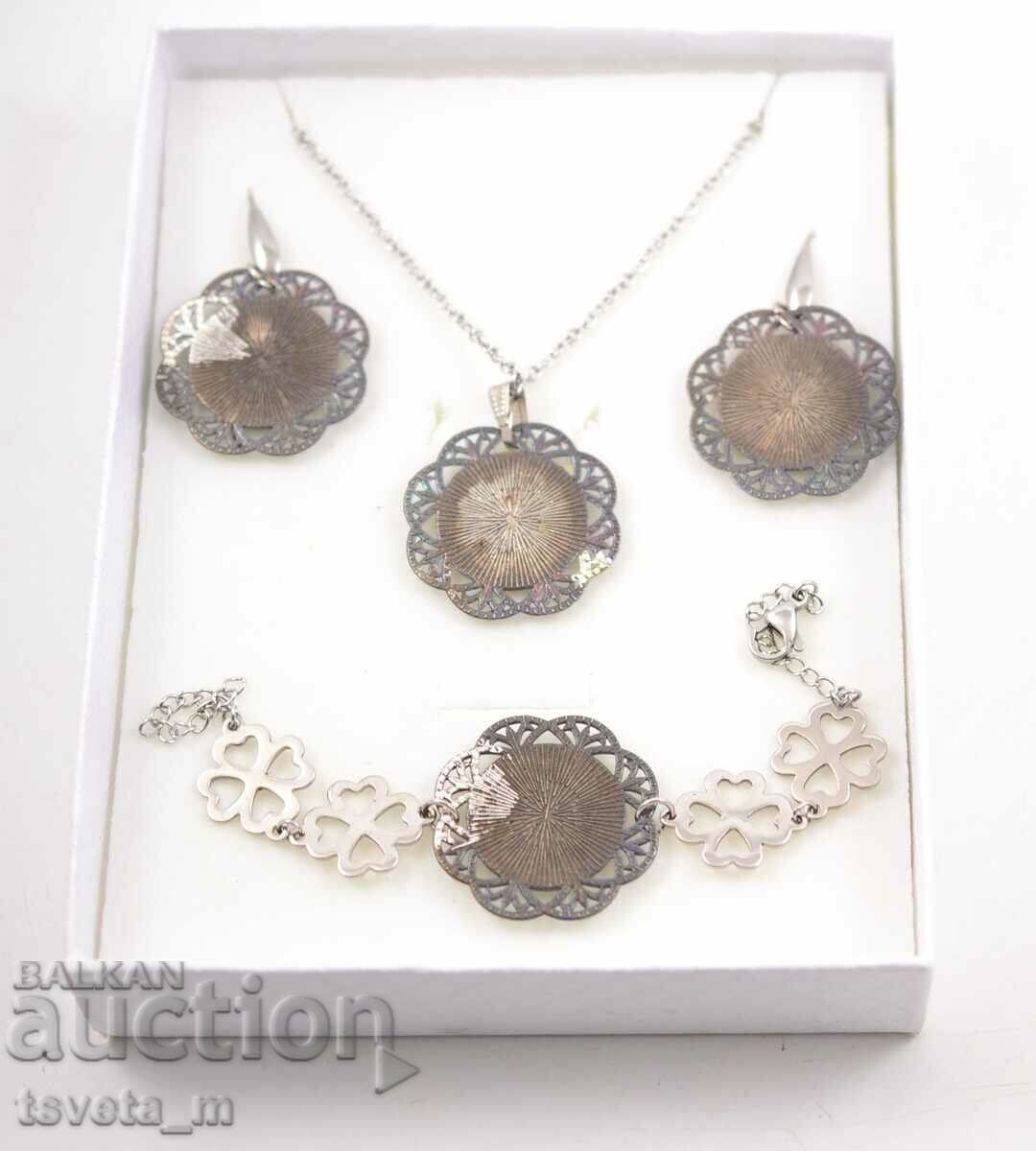 Auction  Necklace necklace earrings and bracelet set