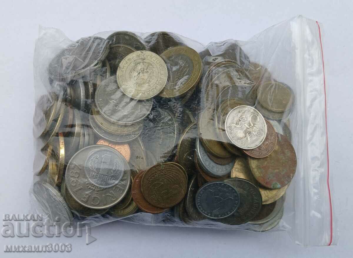 LOT 1 KILOGRAM MONEDE DIFERITE DIN DIFERITI ANI cu preț 79.00 BGN | € 40.39 LOT 1 KILOGRAM MONEDE DIFERITE DIN DIFERITI ANI cu preț 79.00 BGN | € 40.39