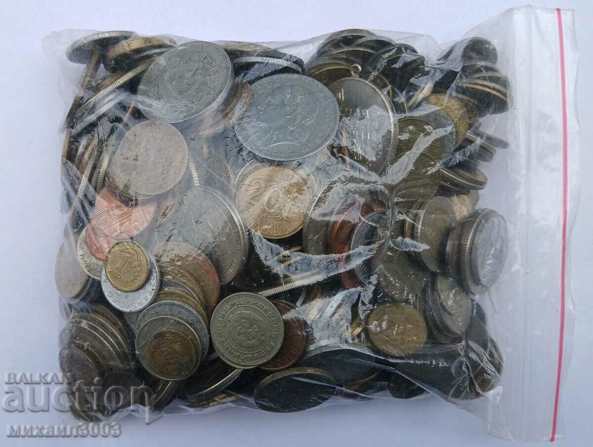 LOT OF 2 KILOGRAM DIFFERENT COINS FROM DIFFERENT YEARS with price 159.00 BGN | € 81.30 LOT OF 2 KILOGRAM DIFFERENT COINS FROM DIFFERENT YEARS with price 159.00 BGN | € 81.30