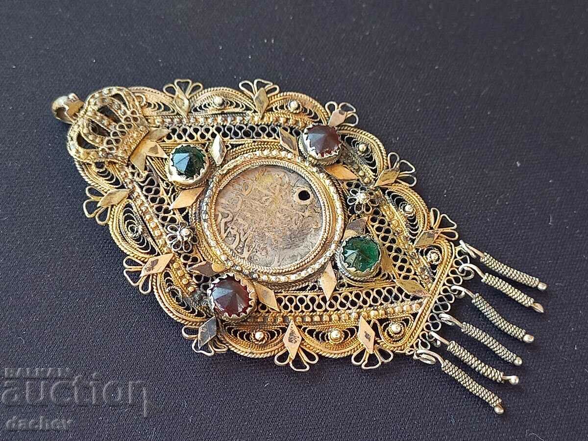 Auction Renaissance Silver Filigree Gilt Medallion Costume Jewelry Auction Renaissance Silver Filigree Gilt Medallion Costume Jewelry