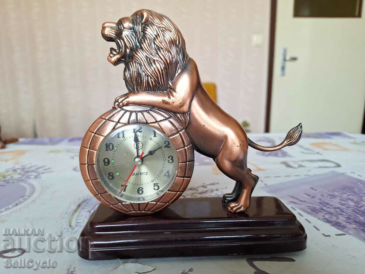✅CLOCK WITH A LION LIGHTER❗