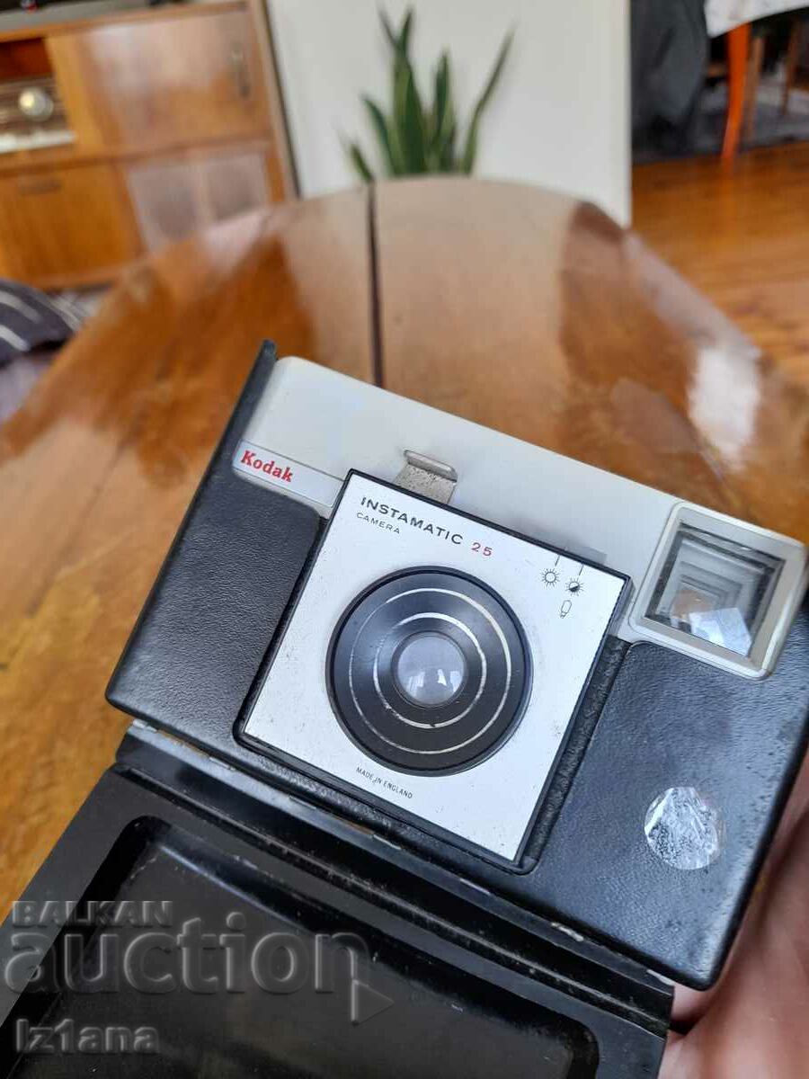 Auction Kodak Instematic 25 camera Auction Kodak Instematic 25 camera