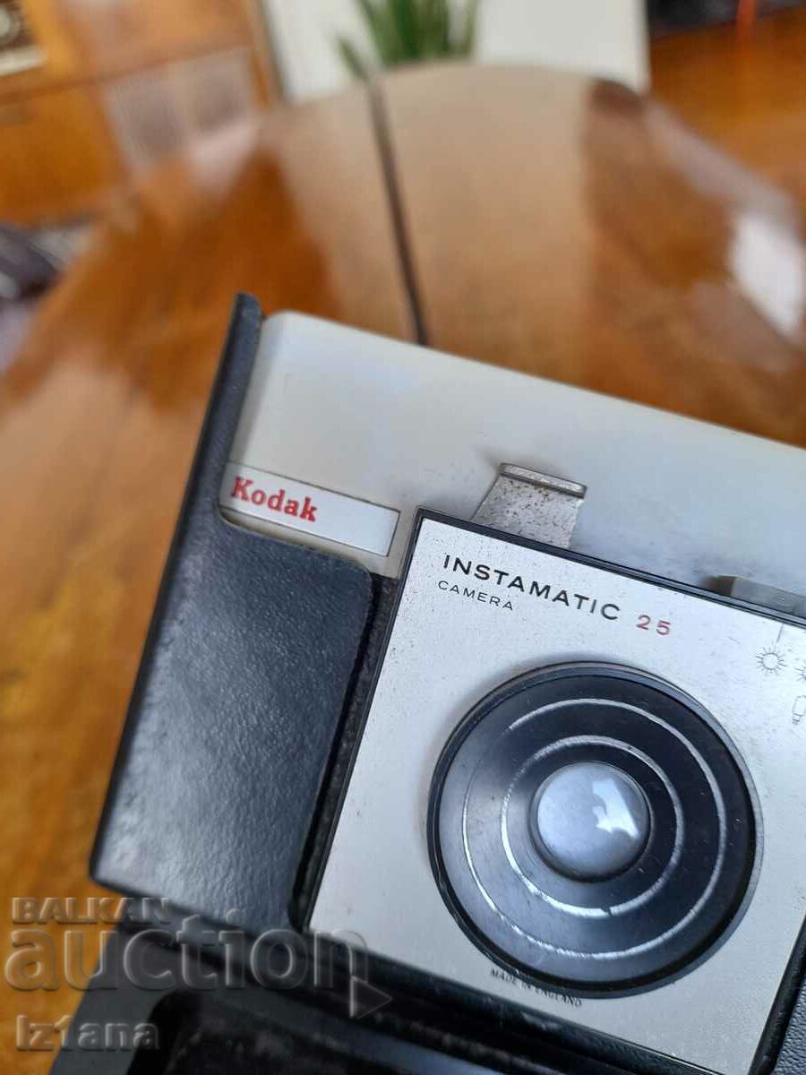 Delivery of Kodak Instematic 25 camera Delivery of Kodak Instematic 25 camera