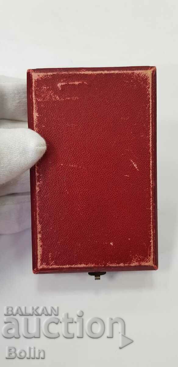 Кутия за царски орден За Гражданска Заслуга 6 ст. Борис III с цена € 30.00 | 58.67 лв.