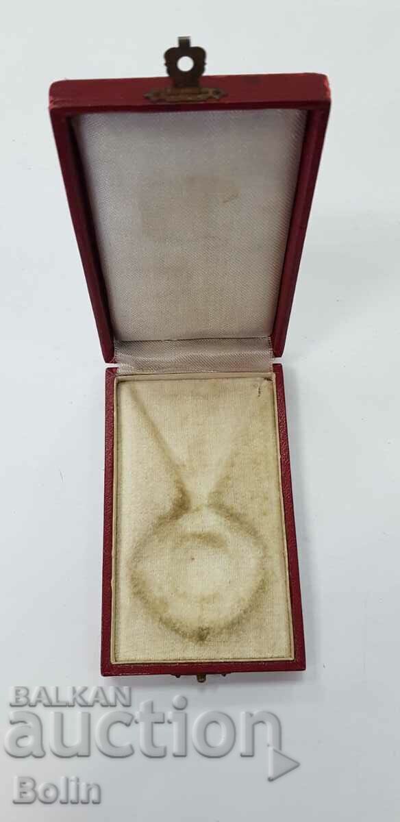 Licitație Cutie pentru ordinul regal Pentru Meritul Civil Secolul VI Boris III