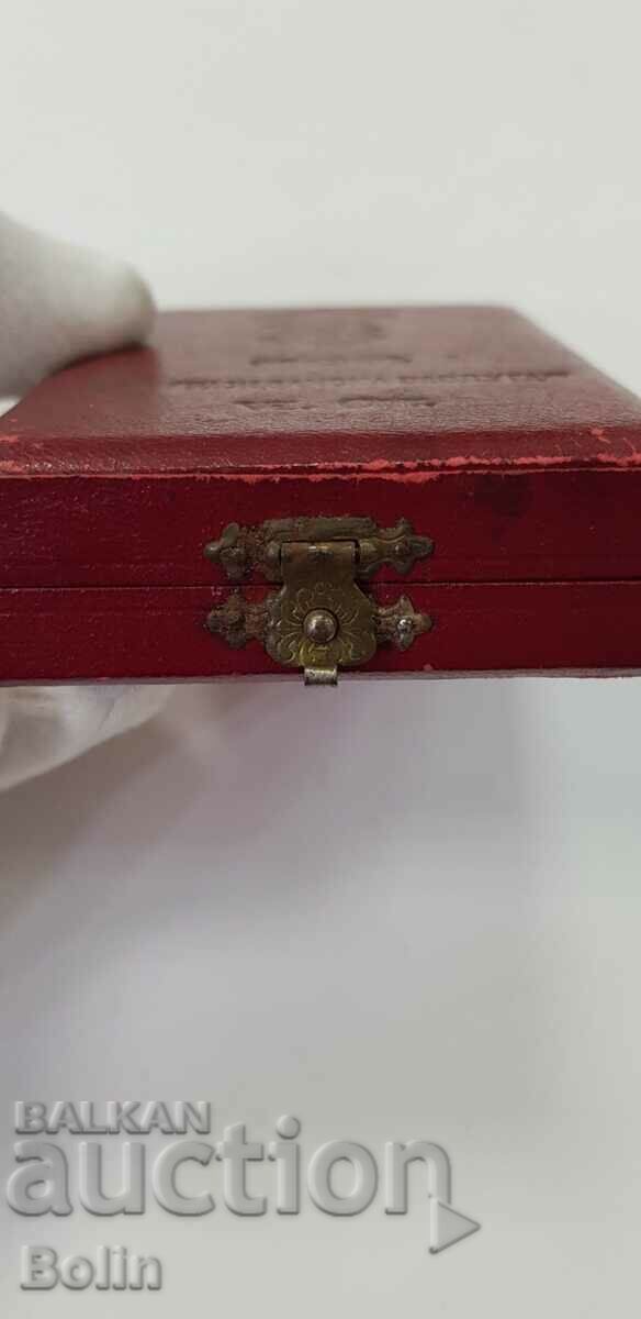 Доставка на Кутия за царски орден За Гражданска Заслуга 6 ст. Борис III