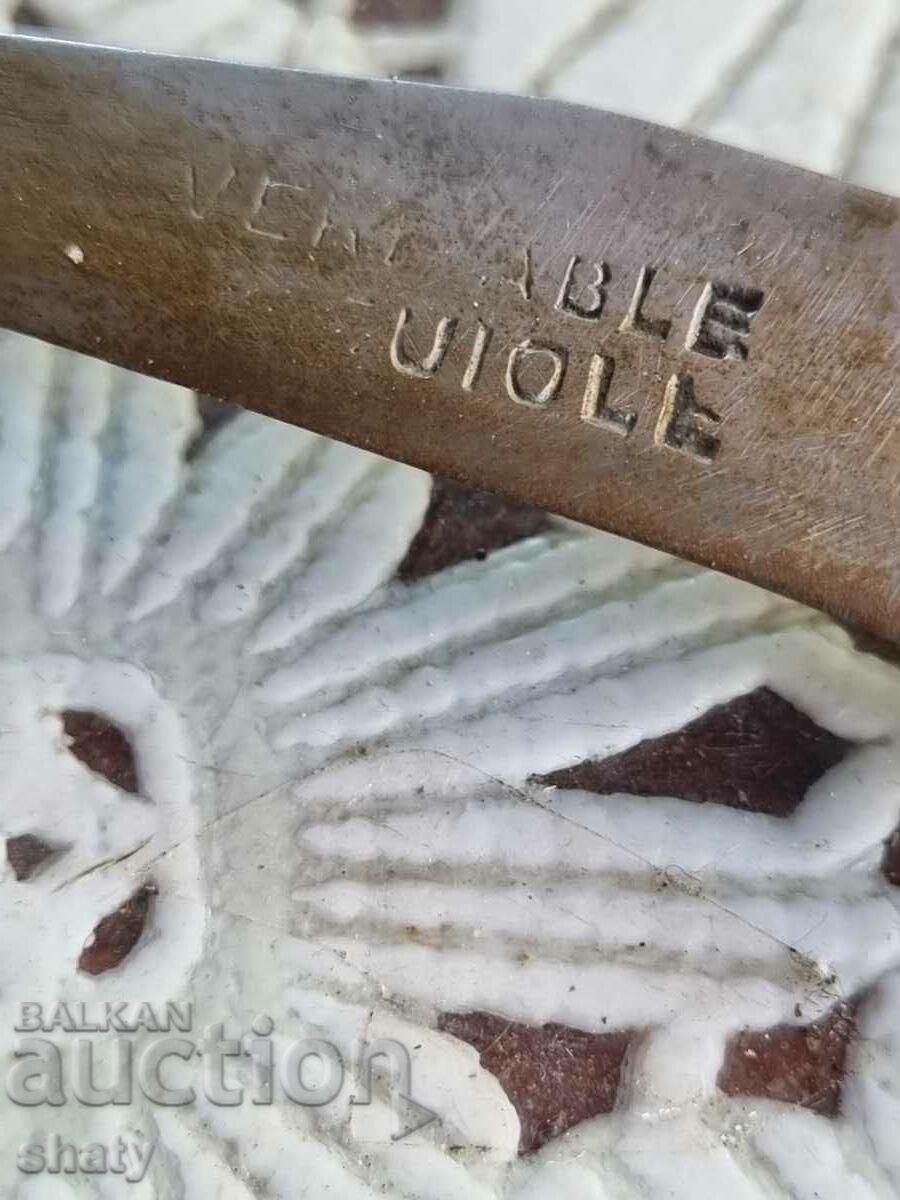 Delivery of An old knife. A lady's leg. Delivery of An old knife. A lady's leg.