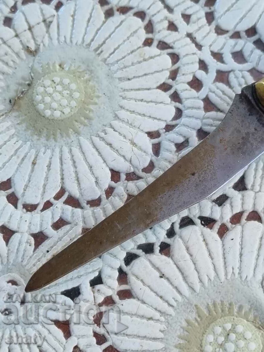 An old knife. A lady's leg. - 7 An old knife. A lady's leg. - 7