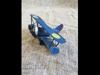 Jucărie veche din metal cu avion cu elice