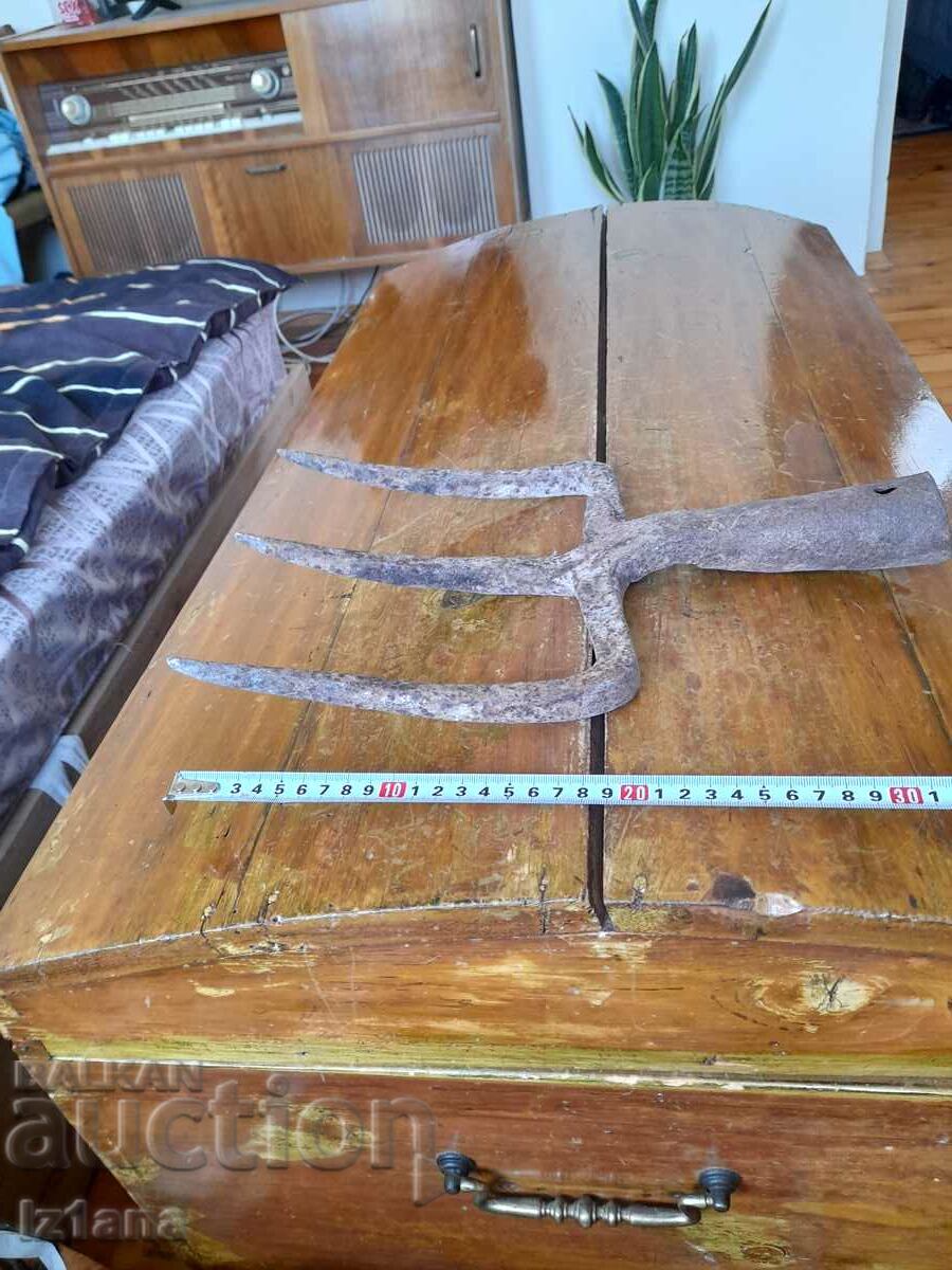 Old metal three-cornered cottage, Nabunya with price 65.00 BGN | € 33.23