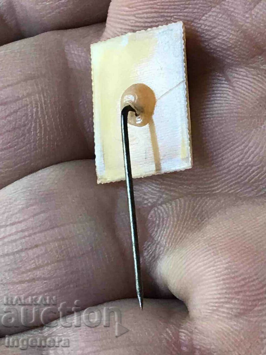 Delivery of ANITA HEGERLAND BADGE