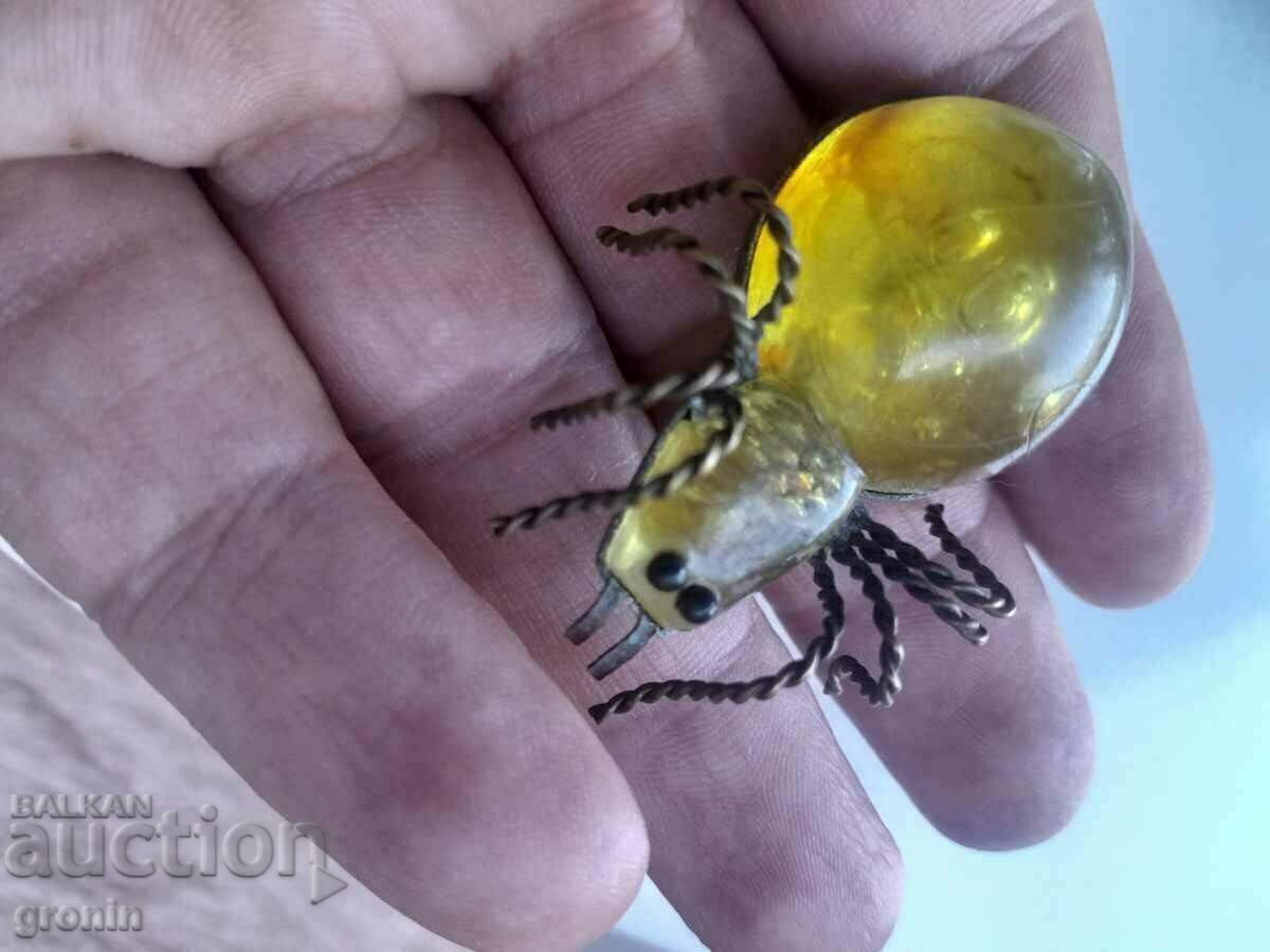 Delivery of Royal brooch amber, spider, bronze, gilding marked