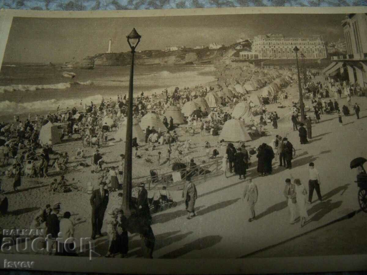 Auction Old postcard from the city of Biarritz, France, the big beach. Auction Old postcard from the city of Biarritz, France, the big beach.
