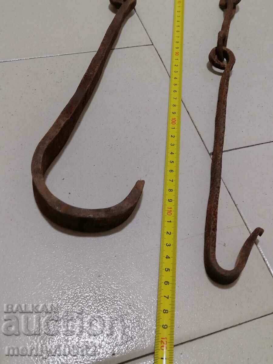 Delivery of Old wrought iron chain with hook, hearth chain hook chain Delivery of Old wrought iron chain with hook, hearth chain hook chain