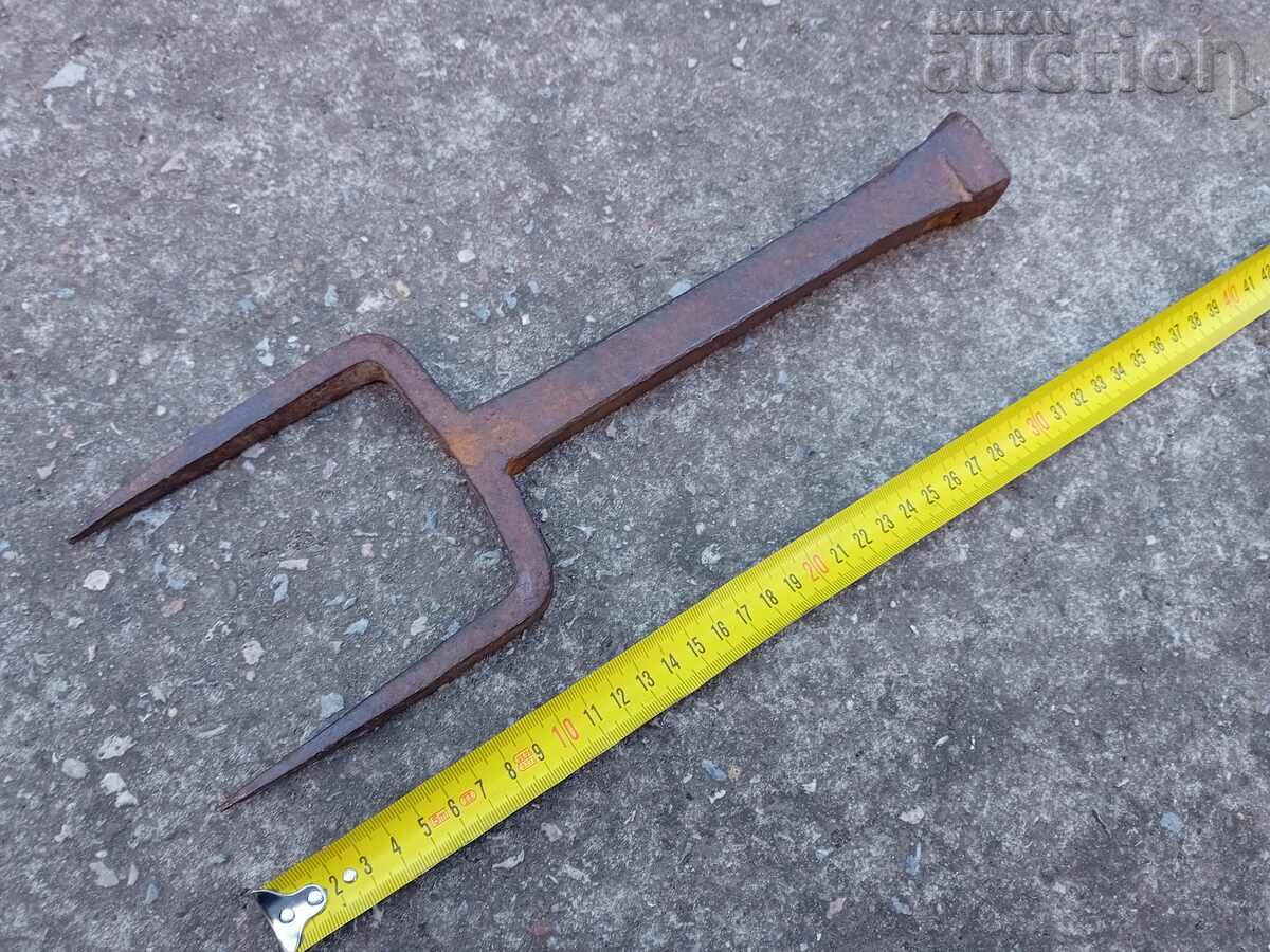 Auction  ancient primitive anvil