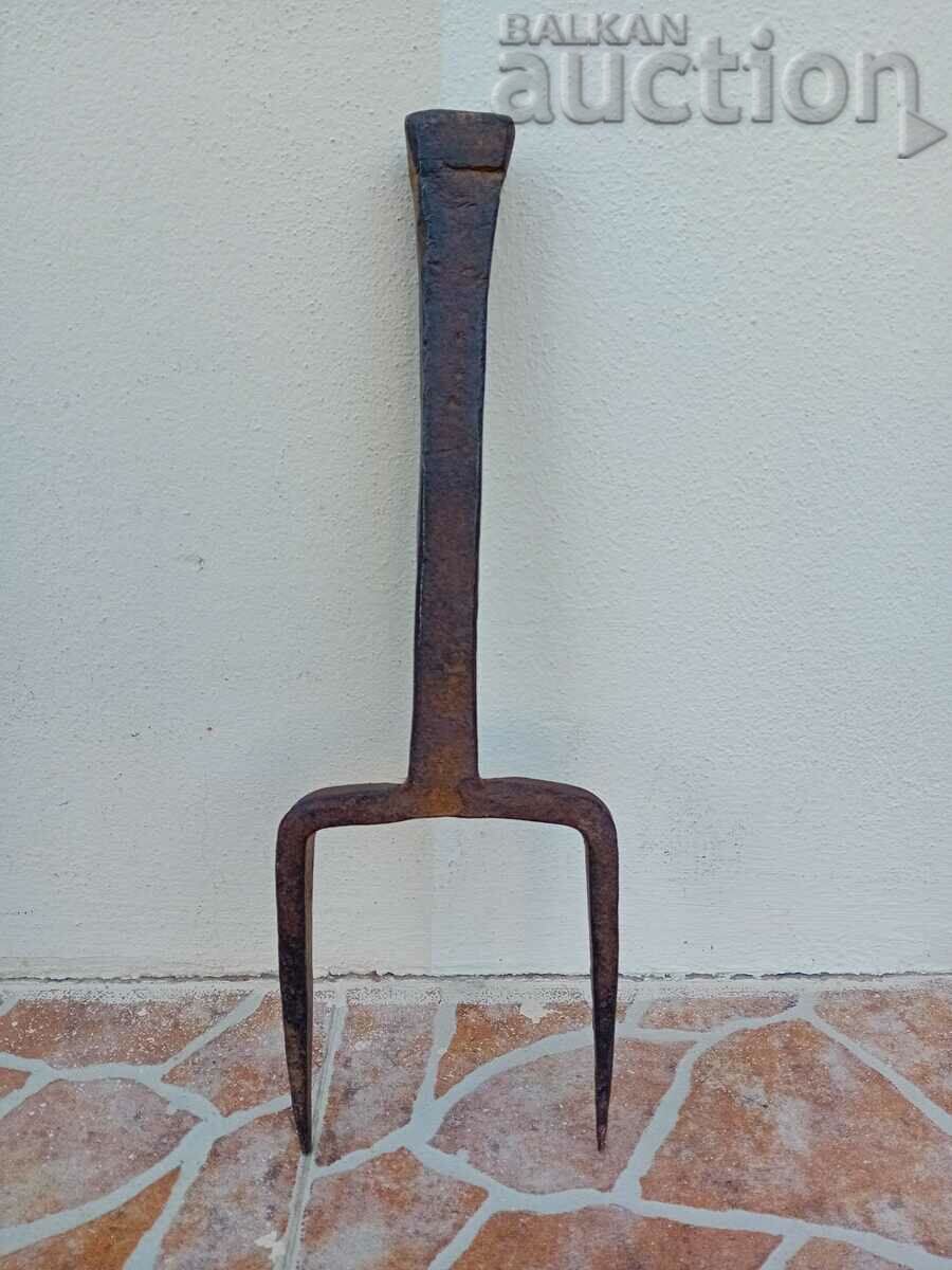 ancient primitive anvil - 7