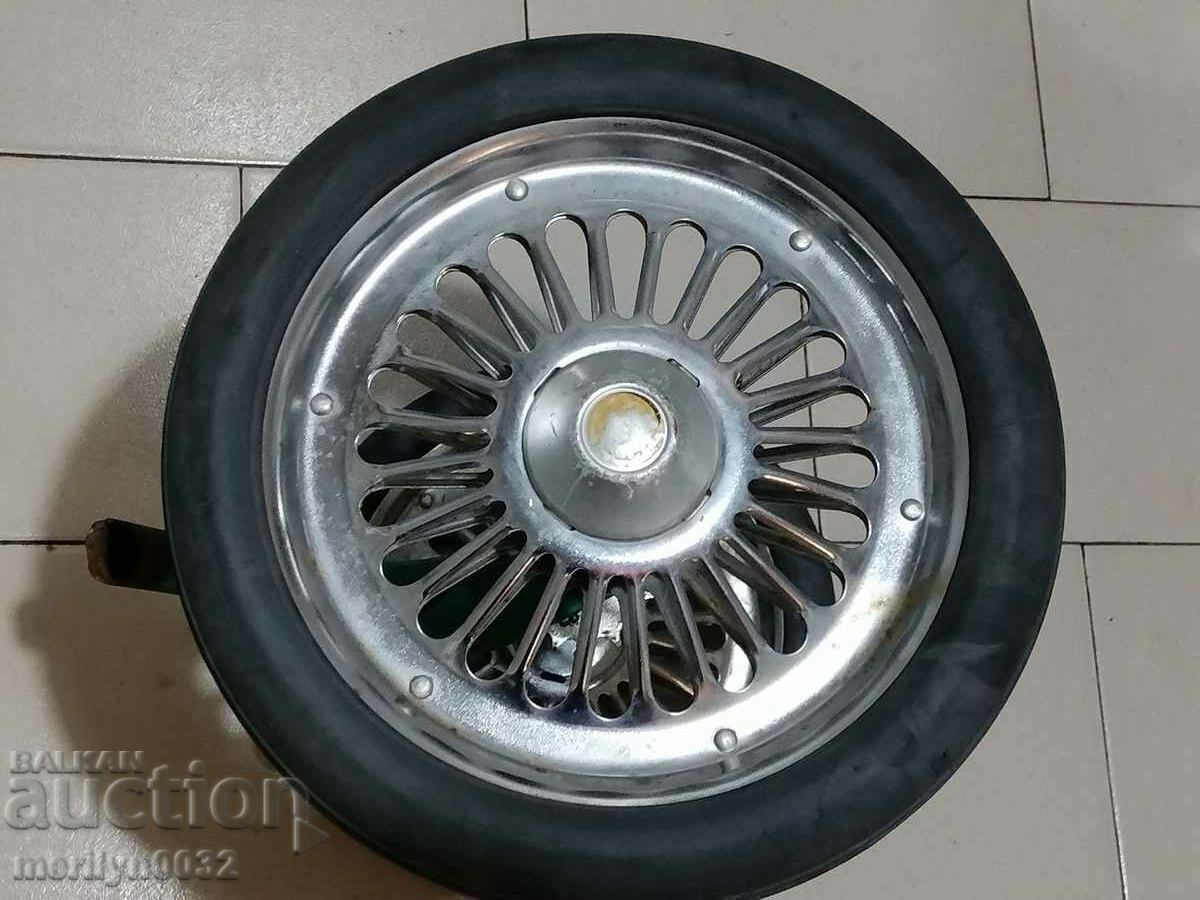 Licitație Axa spate a unei triciclete pentru copii anii 70 secolul XX NRB Licitație Axa spate a unei triciclete pentru copii anii 70 secolul XX NRB