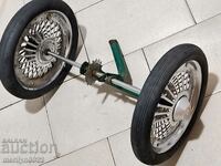 Axa spate a unei triciclete pentru copii anii 70 secolul XX NRB