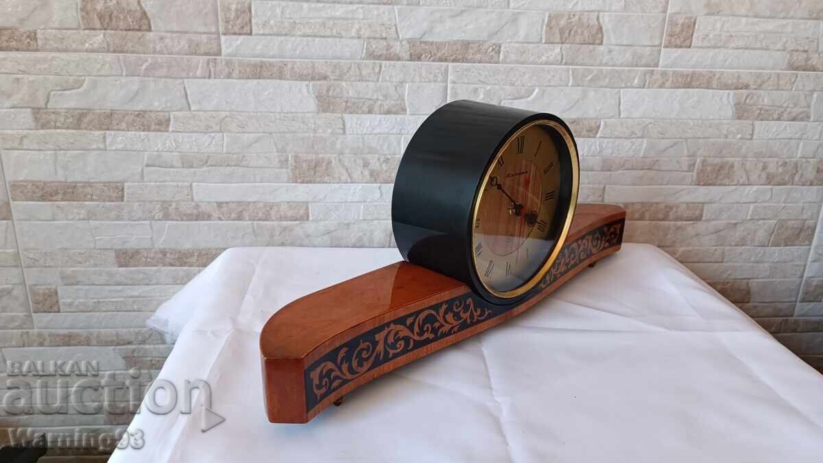 Παράδοση Παλιό ρωσικό επιτραπέζιο ρολόι - Yantar / Jantar - Κατασκευάστηκε στην ΕΣΣΔ Παράδοση Παλιό ρωσικό επιτραπέζιο ρολόι - Yantar / Jantar - Κατασκευάστηκε στην ΕΣΣΔ