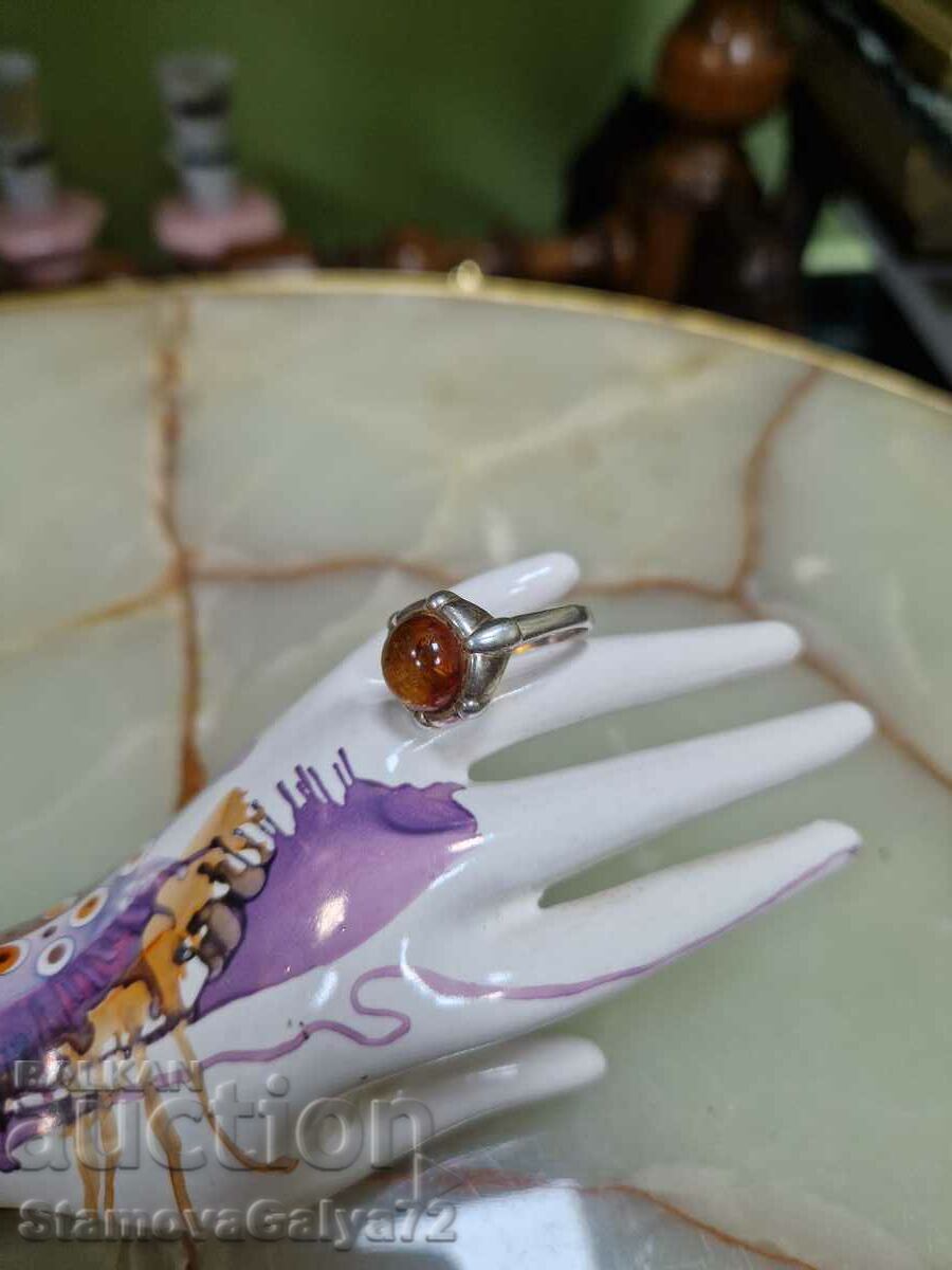 Страхотен антикварен сребърен пръстен с кехлибар