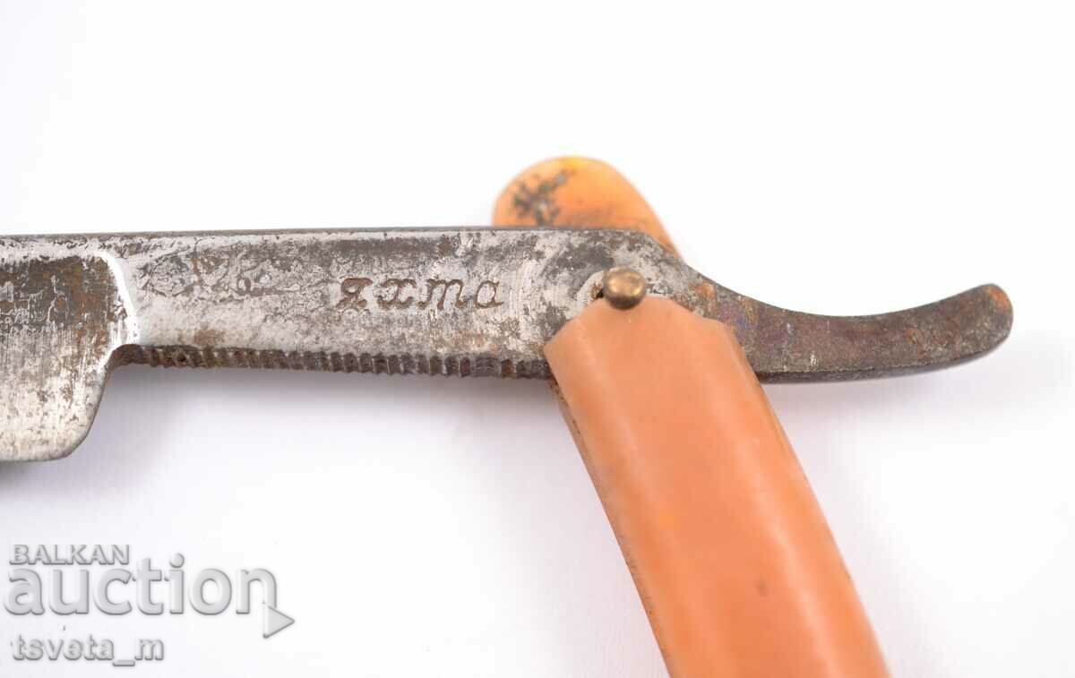 Delivery of Vintage Razor Yacht Delivery of Vintage Razor Yacht