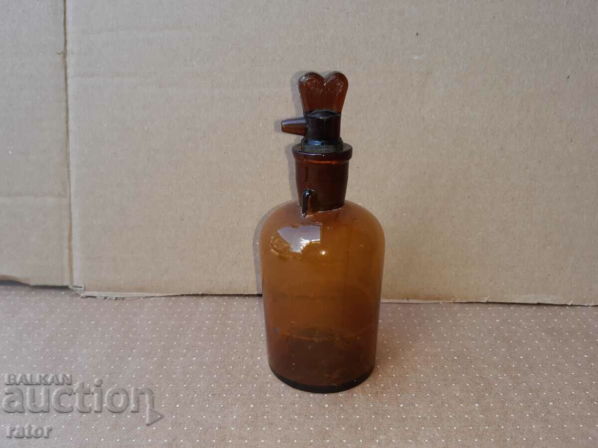 Старо аптекарско шише с капкомер . Аптекарска стъклария