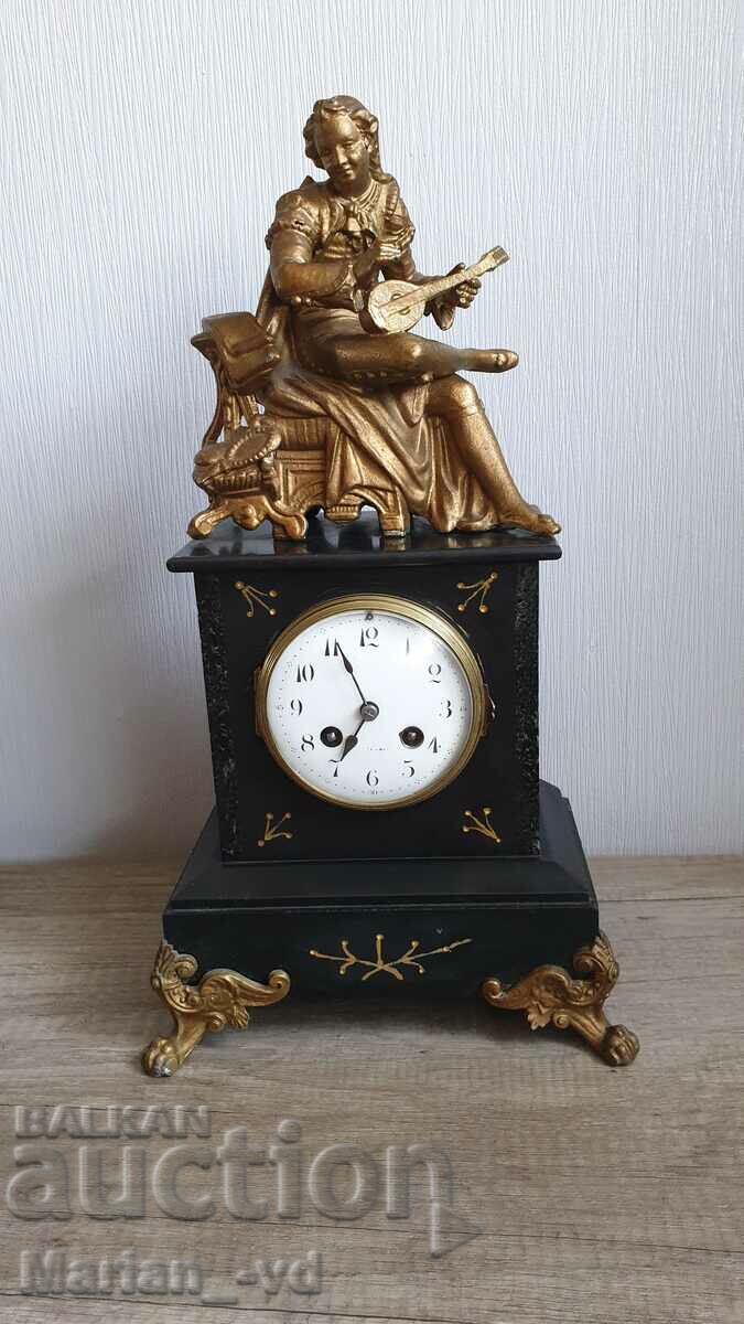 Vechi ceas de masă din marmură franceză cu preț 400.00 BGN | € 204.52 Vechi ceas de masă din marmură franceză cu preț 400.00 BGN | € 204.52