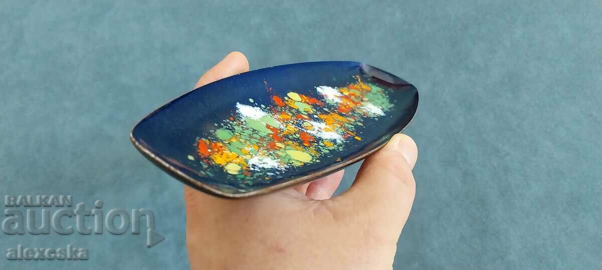 Licitație Vas de metal vechi Licitație Vas de metal vechi