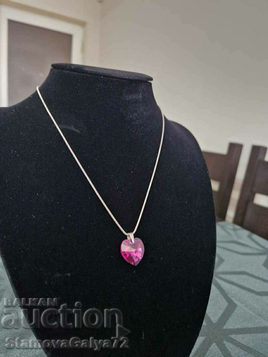 Παράδοση Ένα υπέροχο ασημένιο κολιέ Παράδοση Ένα υπέροχο ασημένιο κολιέ