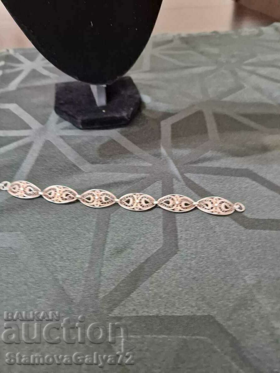 Страхотна антикварна сребърна гривна с филигран с цена € 68.00 | 133.00 лв. Страхотна антикварна сребърна гривна с филигран с цена € 68.00 | 133.00 лв.