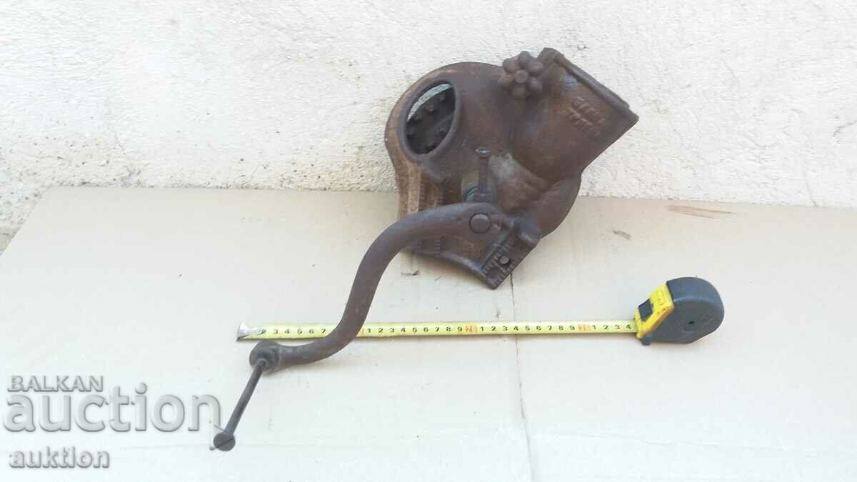 EXCELENT MAȘINĂ DE râmat porumb cu preț 16.99 BGN | € 8.69