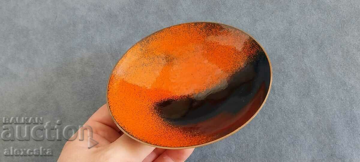 Bol metalic de autor cu preț 15.00 BGN | € 7.67 Bol metalic de autor cu preț 15.00 BGN | € 7.67