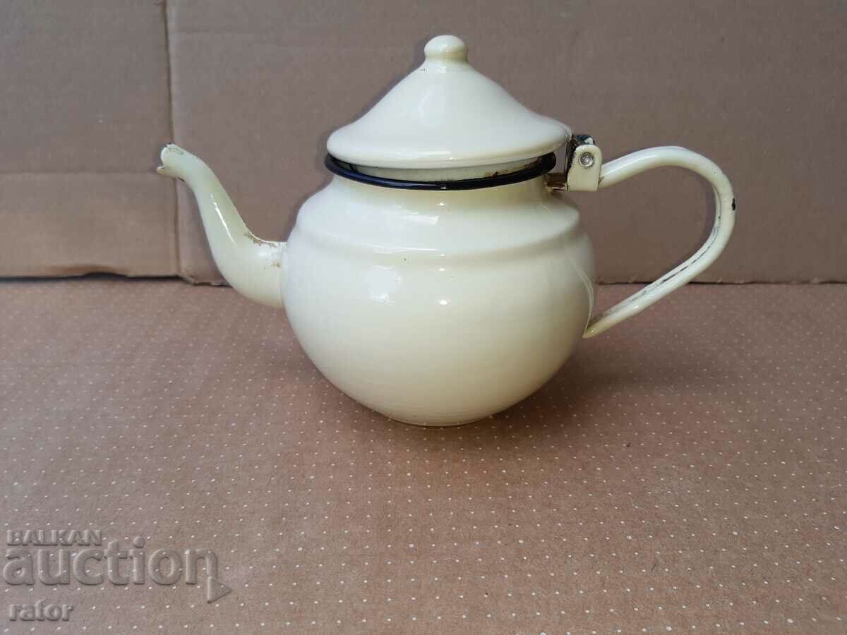 Παλιό μικρό σμαλτένιο τσαγιερό