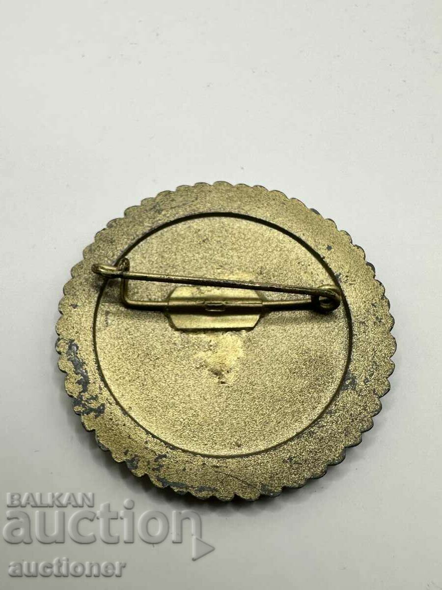 Veche insignă originală germană PISTOLE 1944 cu preț 245.00 BGN | € 125.27 Veche insignă originală germană PISTOLE 1944 cu preț 245.00 BGN | € 125.27