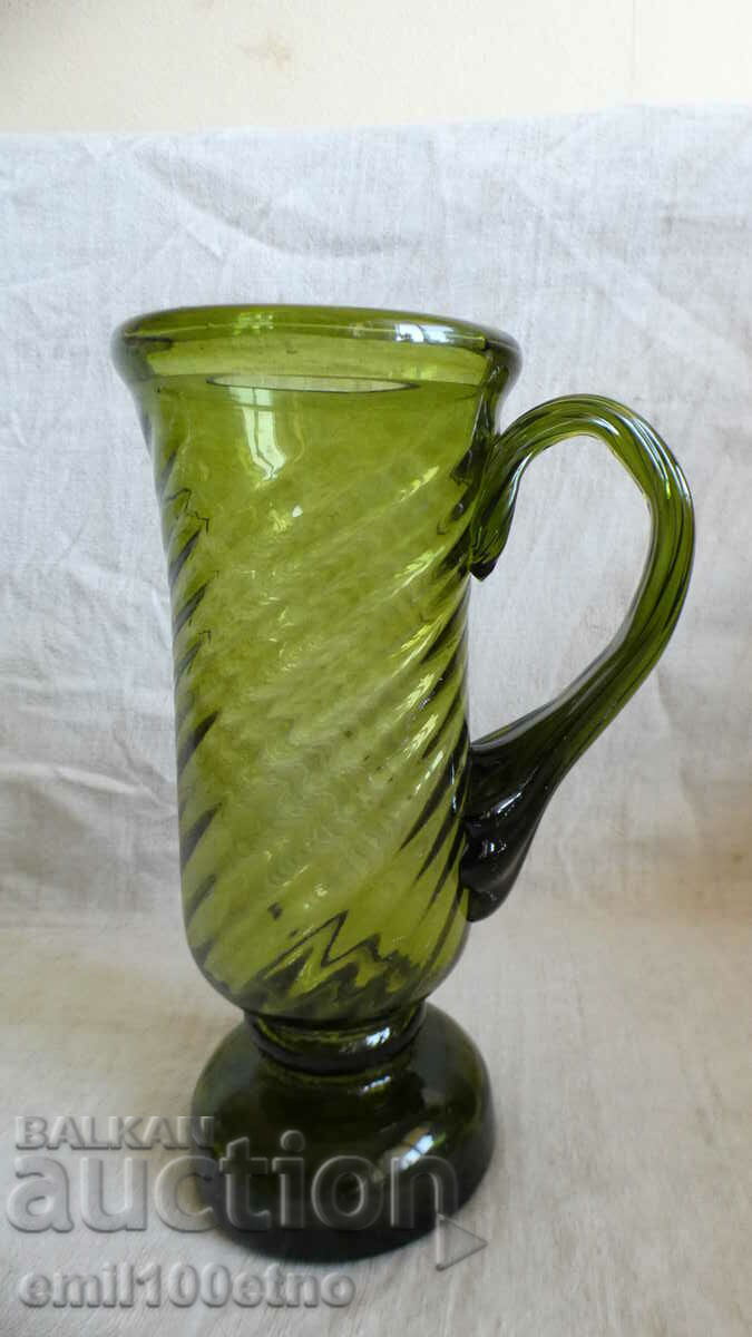 Poate sa? vază? sticla verde lucrata manual cu preț 25.00 BGN | € 12.78 Poate sa? vază? sticla verde lucrata manual cu preț 25.00 BGN | € 12.78