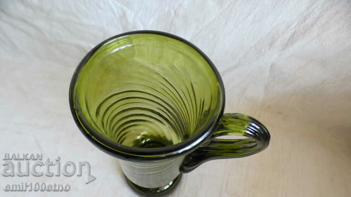 Licitație Poate sa? vază? sticla verde lucrata manual Licitație Poate sa? vază? sticla verde lucrata manual