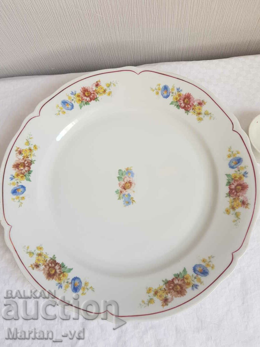 Голяма порцеланова чиния и солник с цена 20.00 лв. | € 10.23 Голяма порцеланова чиния и солник с цена 20.00 лв. | € 10.23