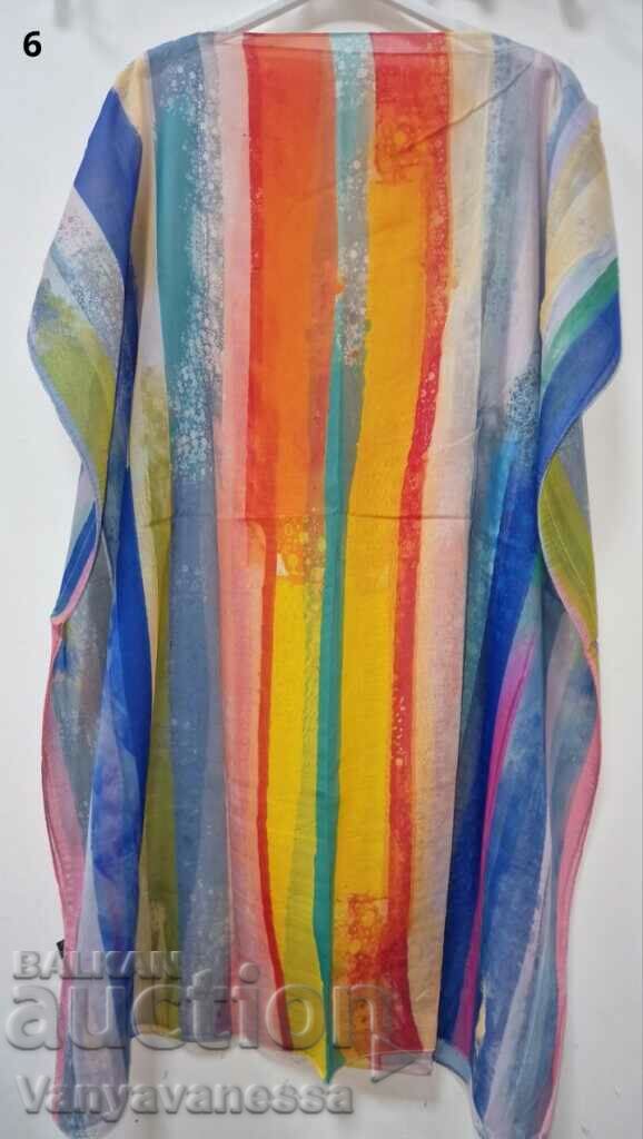 Rochie tunică pentru plajă în imprimeuri moderne colorate și într-o formă lejeră