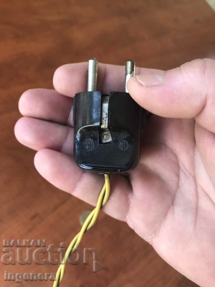 Delivery of RETRO BAKELITE PLUG Delivery of RETRO BAKELITE PLUG