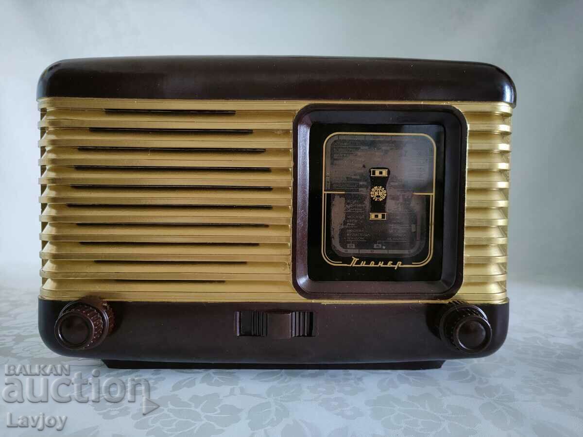 Old Pioneer tube radio