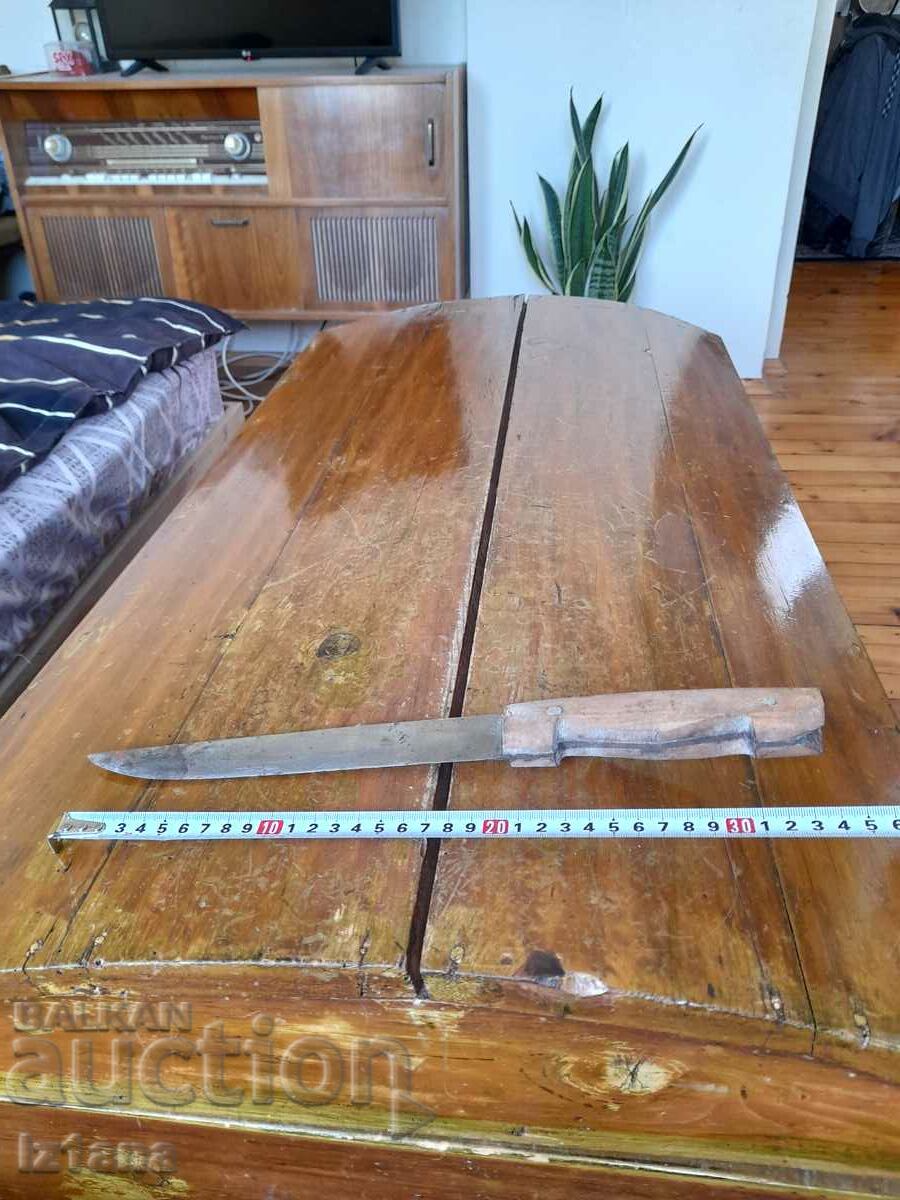 An old knife with price 32.00 BGN | € 16.36 An old knife with price 32.00 BGN | € 16.36