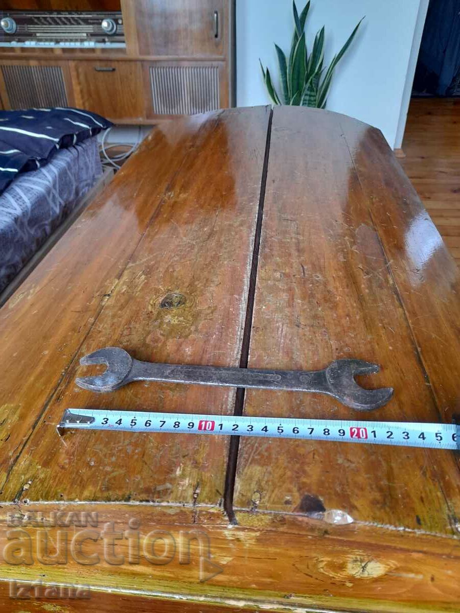 Old 20/22 spanner with price 16.00 BGN | € 8.18 Old 20/22 spanner with price 16.00 BGN | € 8.18