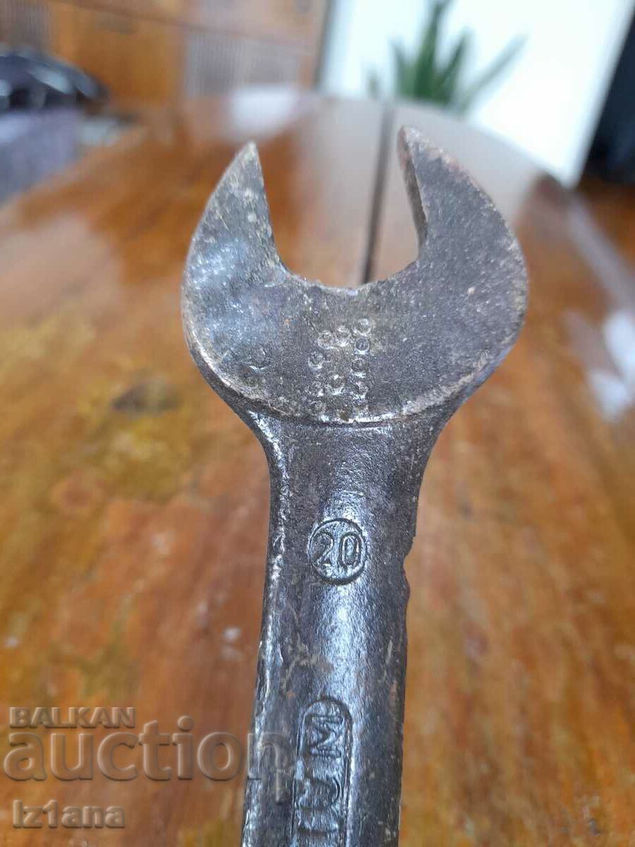 Auction Old 20/22 spanner Auction Old 20/22 spanner